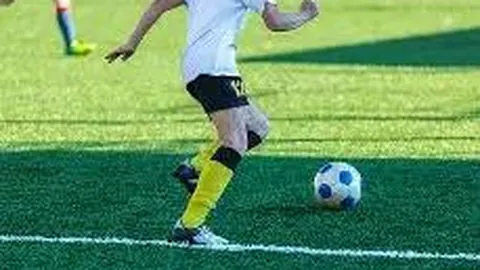 胡尔克成就辉煌500球大满贯，球迷盛大TIFO狂热致敬，场面震撼人心！